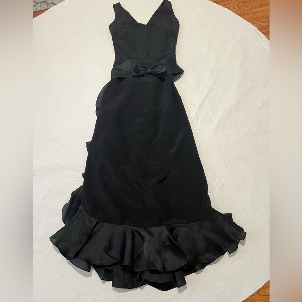 Nina Raynor Couture Black Formal Ruffle Elegant Gown Size Small Mermaid V-Neck